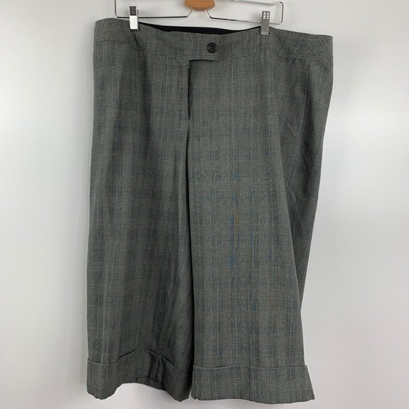 Modern Fit, Plaid Cuff Capri women's short. size 20 stretch - Picture 2 of 8
